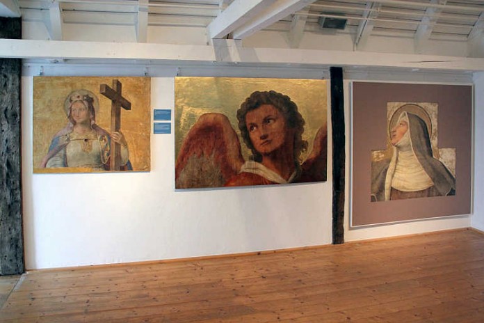 Drei der Speyerer Domfresken in der Ausstellung des Museums Herxheim